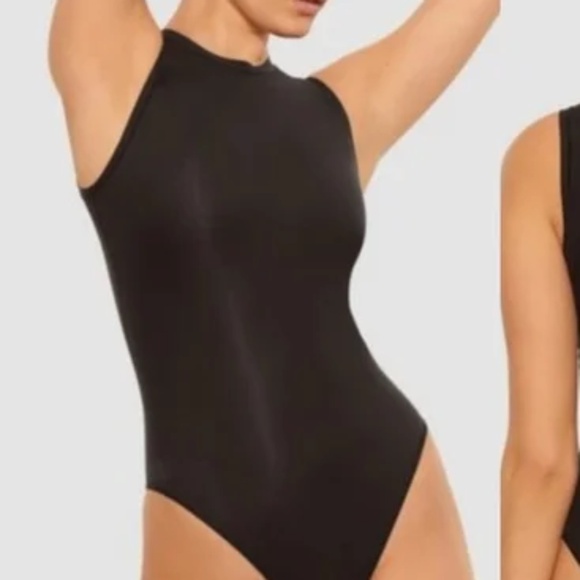 SKIMS Essential Crew Neck Sleeveless Bodysuit in Black Raw Cut - size 2X/3X - Picture 2 of 5